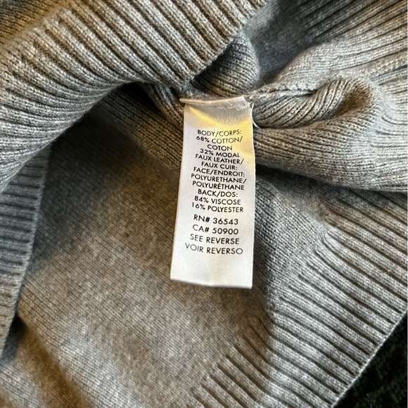 Calvin Klein | Medium Grey Crewneck - Picture 9 of 10